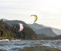 Preview: Duotone Rebel Gelb 2021 zu zweit beim Kiten
