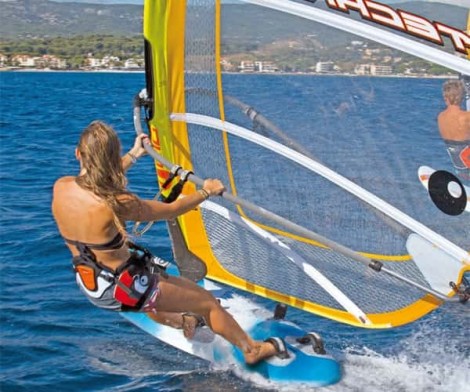 Bic Techno 160 D Blue Line beim Windsurfen