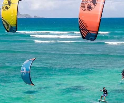 Cabrinha Contra 2020 Blau am Strand