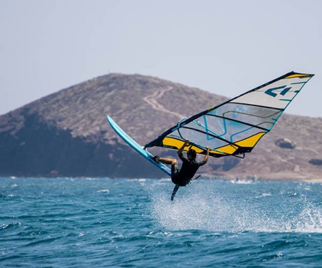 Duotone E_Pace Segel C15 white mustard 026 beim Sprung