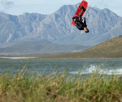 Duotone Gonzales KiteBoard C02 Orange 025 beim Kiten