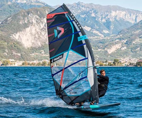 Duotone S_Pace Black/Grey 2023 beim Kurs Windsurfen