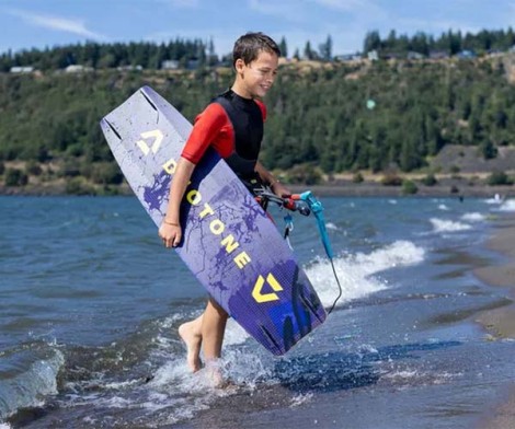 Preview: Duotone Shred Kids Freeride Board 2026 auf dem Weg zum Kiten