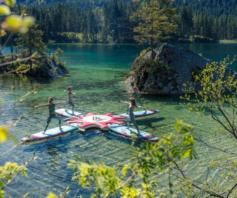 Fitness zusammen auf dem Wasser