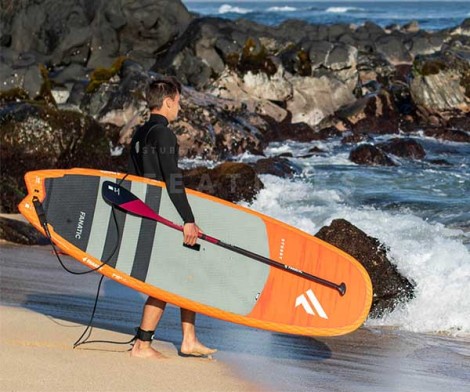 Fanatic Stubby SUP Wave 2020 am Strand