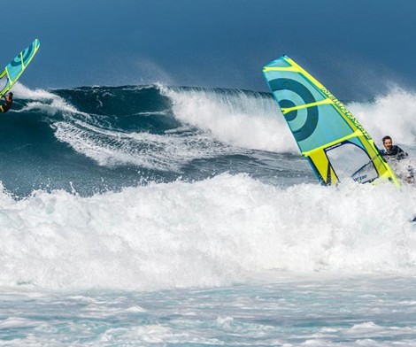 Neil Pryde Combat Pro C1 2021 zu zweit beim Windsurfen