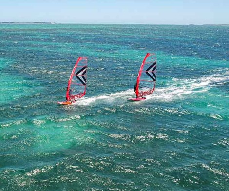 Severne Convert 024 Freeride Segel Rot mit viel Wind zum Windsurfen