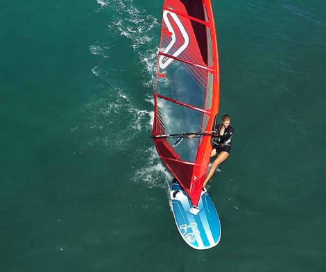 Starboard Carve Starlite Carbon beim Windsurfen