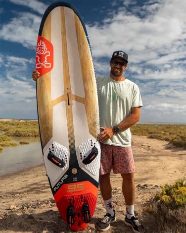 Starboard Futura Wood Sandwich Board 026 am Beach