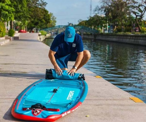 Starboard Sup Air 12.6 x 30" Touring Deluxe Lite Model 2024/25 vor dem Paddeln