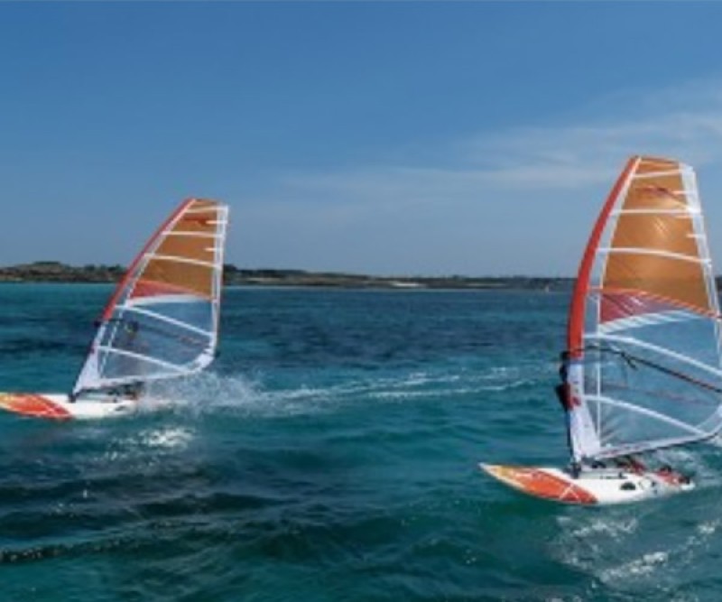 Tahe Techno 293 One Design Model 2020 beim Windsurfen zu zweit