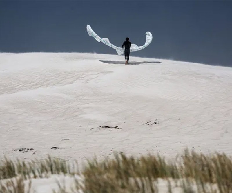 Duotone Evo Kite Concept Blue C12 Weiß 025 in der Düne