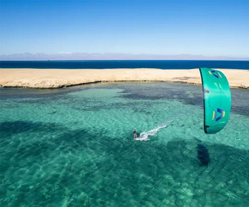 Duotone Evo Kite SLS C12 Green.Purple 2026 beim Kiten