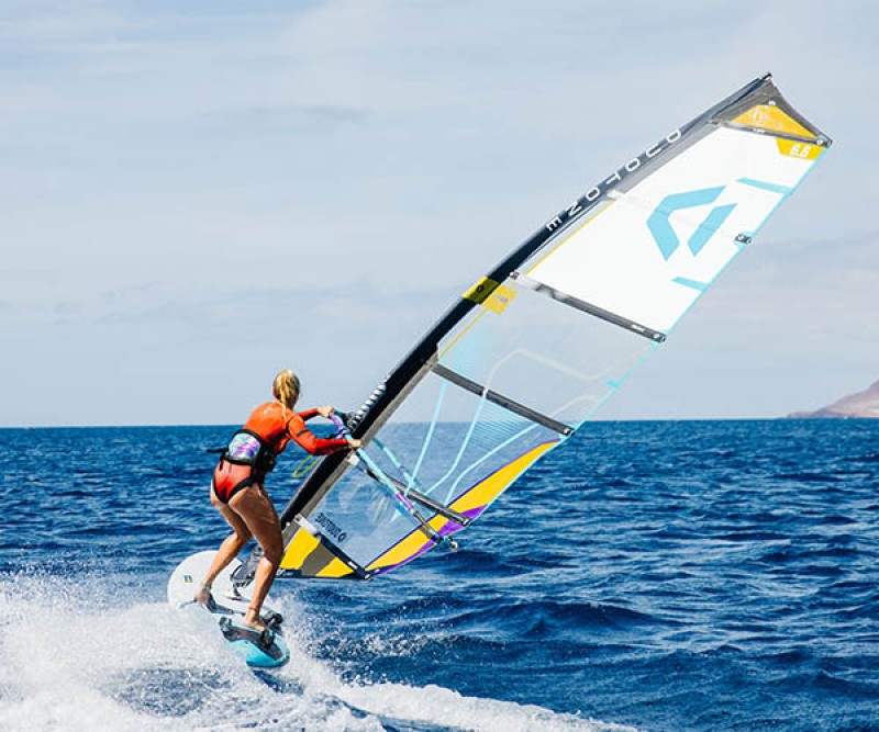 Duotone E_Pace Segel C15 white mustard 026 beim Halsen