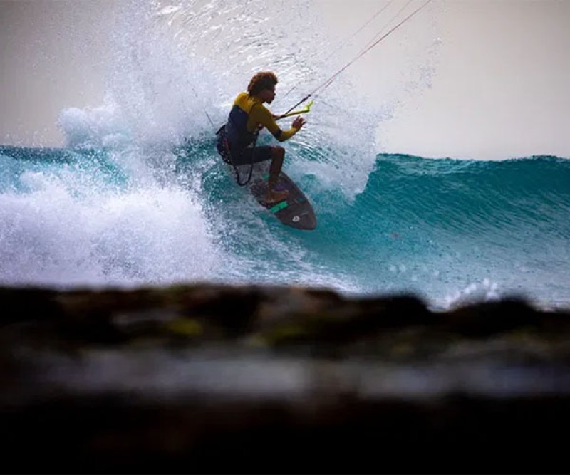 Duotone Neo Concept Blue C12 Kite 025 in der Welle Kiten