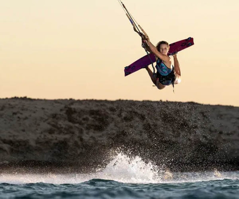 Duotone Soleil SLS Freeride Board 2026 beim hohen Sprung