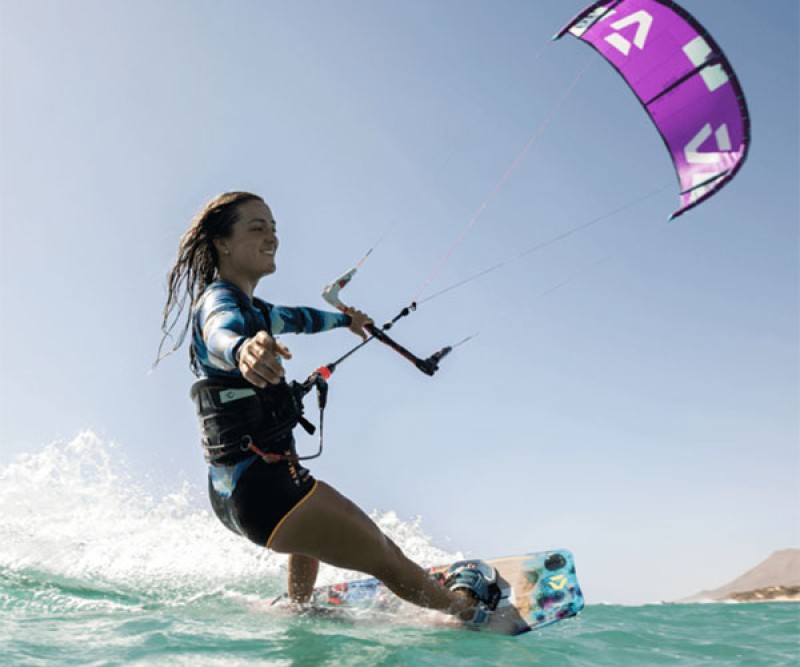 Duotone Soleil Freeride Kite Board 2021 beim Kiten