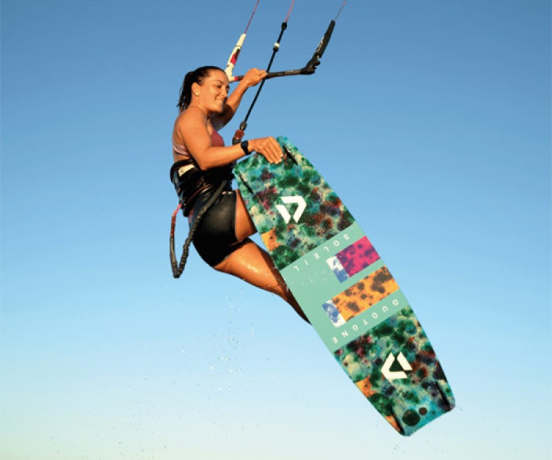 Duotone Soleil Freeride Kite Board 2021 beim Sprung
