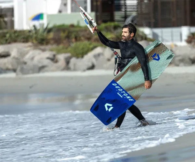Duotone Spike CB Leichtwind Board C49 Grün 025 auf dem Weg zum Starten