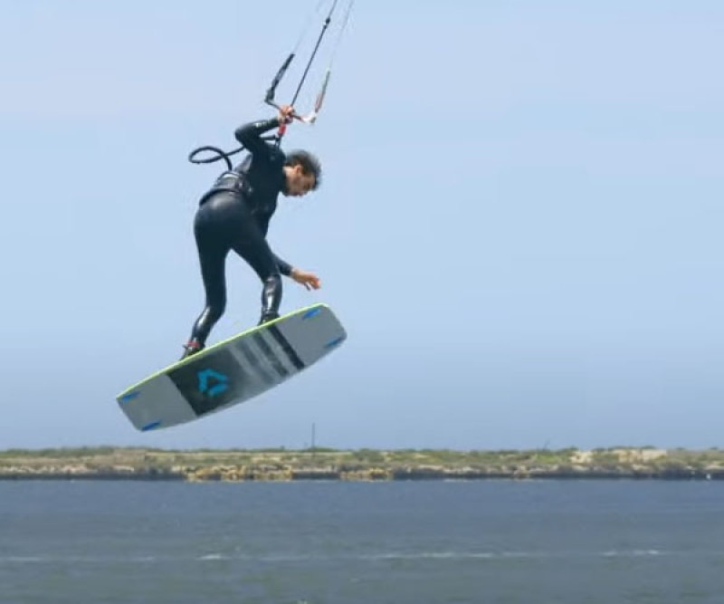 Duotone Team Freestyle Board 136 + 144 beim Sprung