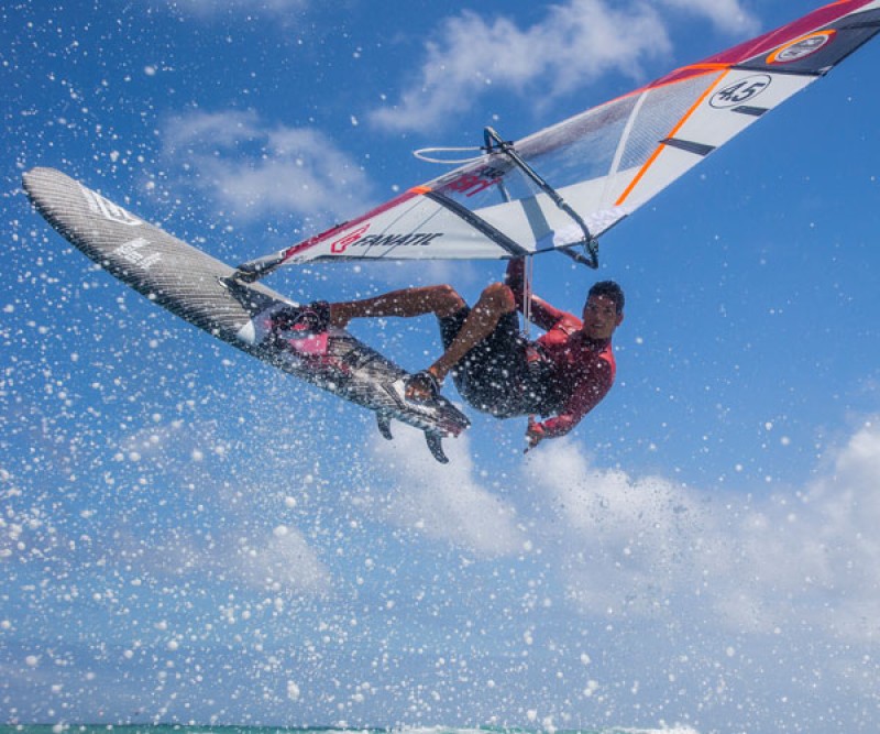 Windsurfen springen am Spot