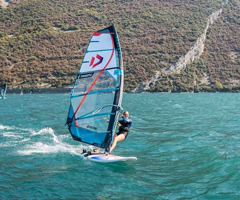 Duotone E_Pace HD C21 Torquoise 2023 beim Windsurfen