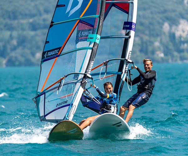 Unifiber RDM Epoxid Windsurf Mast  beim Windsurfen