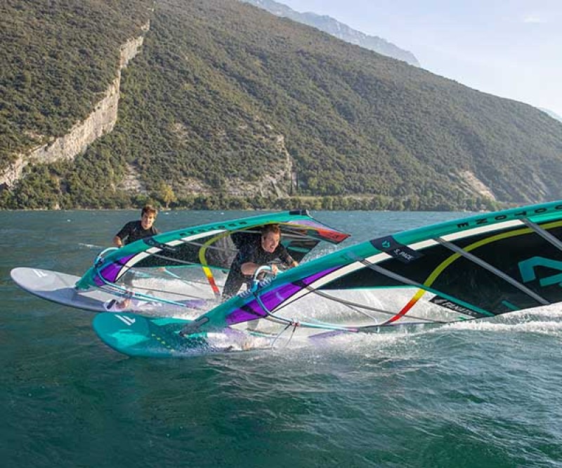 Fanatic Jag LTD Windsurf Slalom Board Model 2022 zu zweit Windsurfen