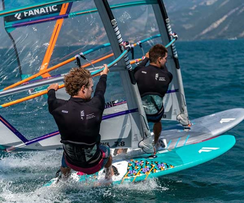 Fanatic Ultra Blast Rat Edition Freerideboard 2021 beim Windsurfen