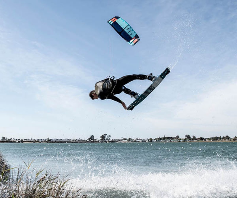 Ion Strike Core Semidry Frontzip 4.3 DL   beim Kiten