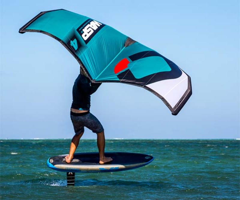 Indiana Ozone Wasp V1 3.0 Wingsurfing beim Foilen