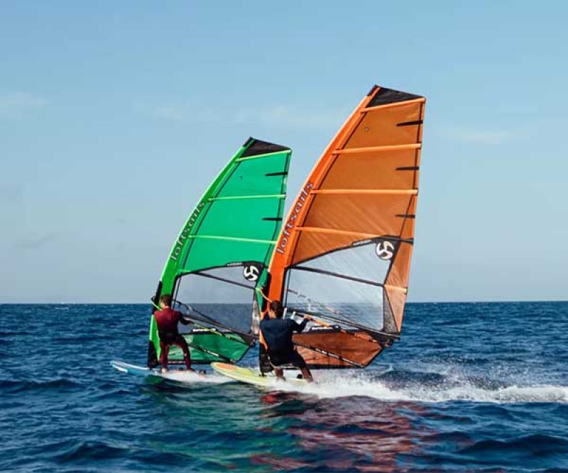 Loftsails Switchblade RaceSegel Rot 2022 beim Windsurfen zu zweit