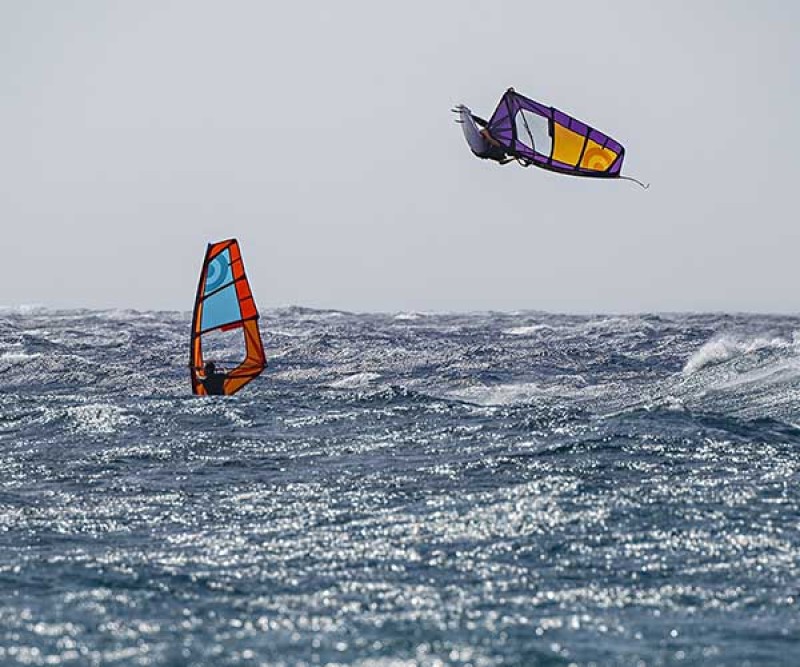 Neil Pryde Combat HD C3 Berry 2023  beim Windsurfen