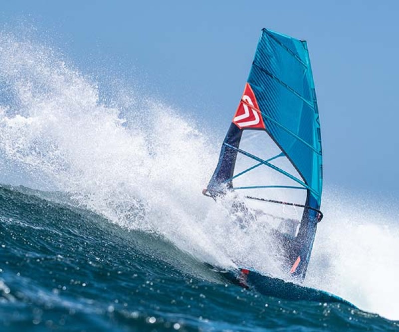 Aeron Alloy SL 26 RDM 2020  beim Windsurfen