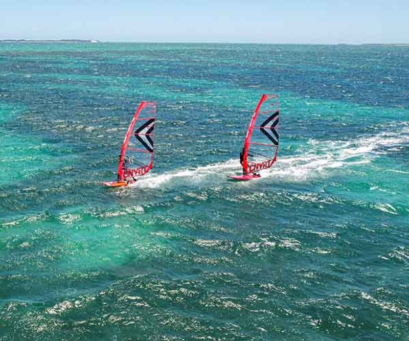 Severne Convert 024 Freeride Segel Rot mit viel Wind zum Windsurfen