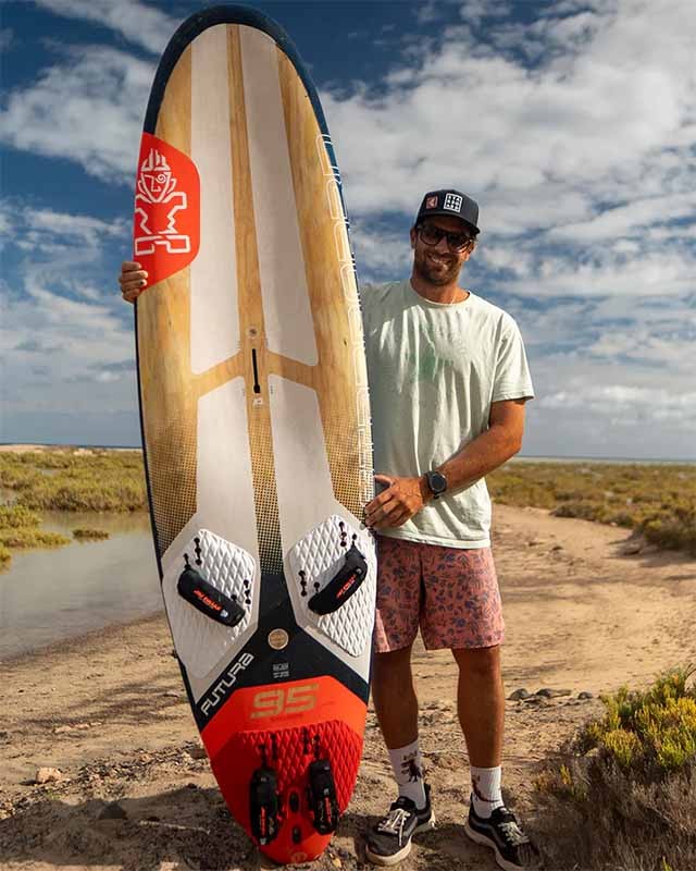 Starboard Futura Wood Sandwich Board 026 am Beach