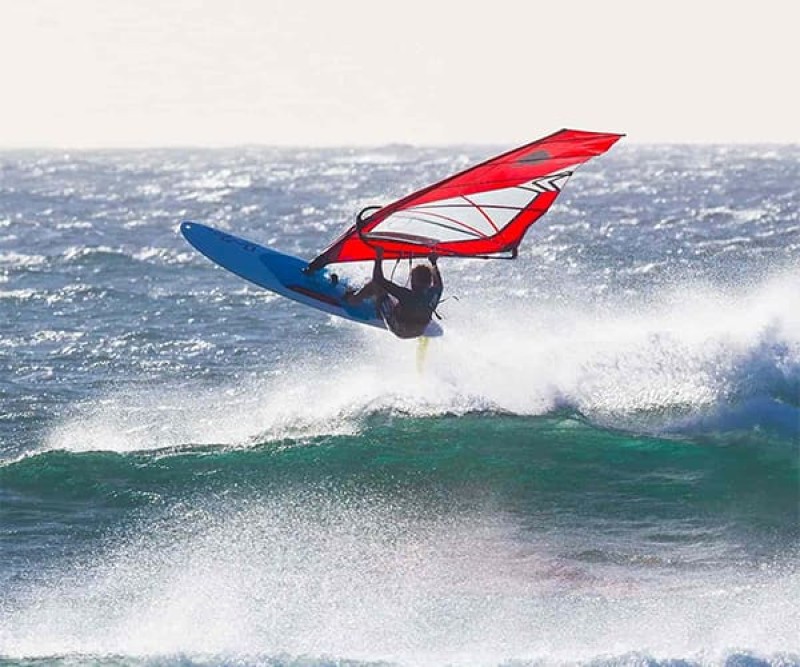 Starboard Go Starlite 2021 beim Sprung