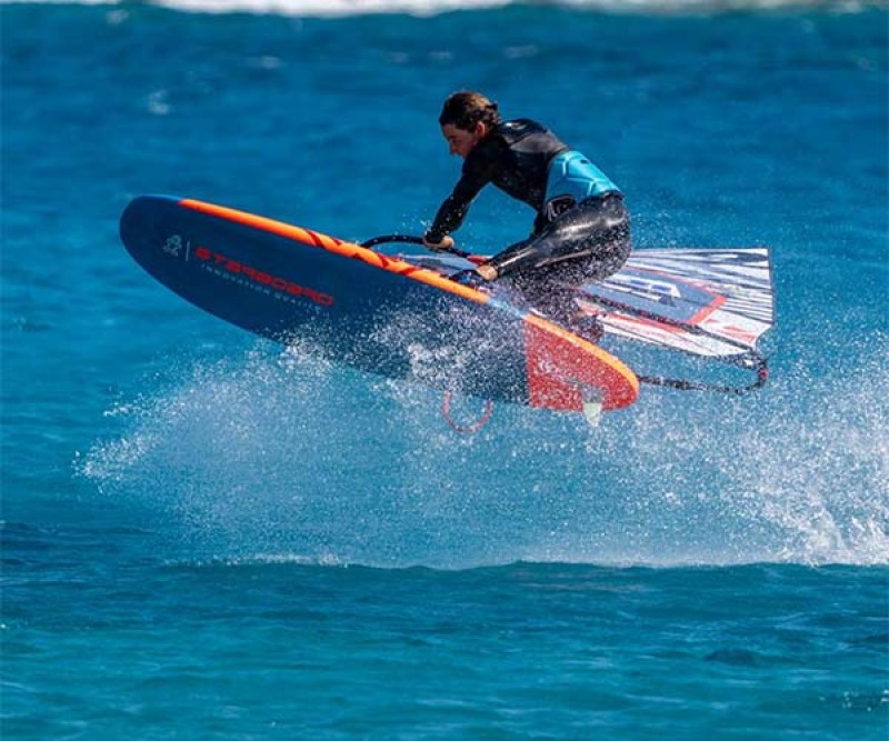 Starboard IGnite Freestyle Board 2022 beim sprung