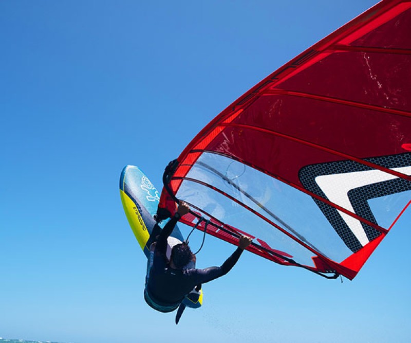 Starboard Ultrakode Wood Sandwich 2021 beim Windsurfen