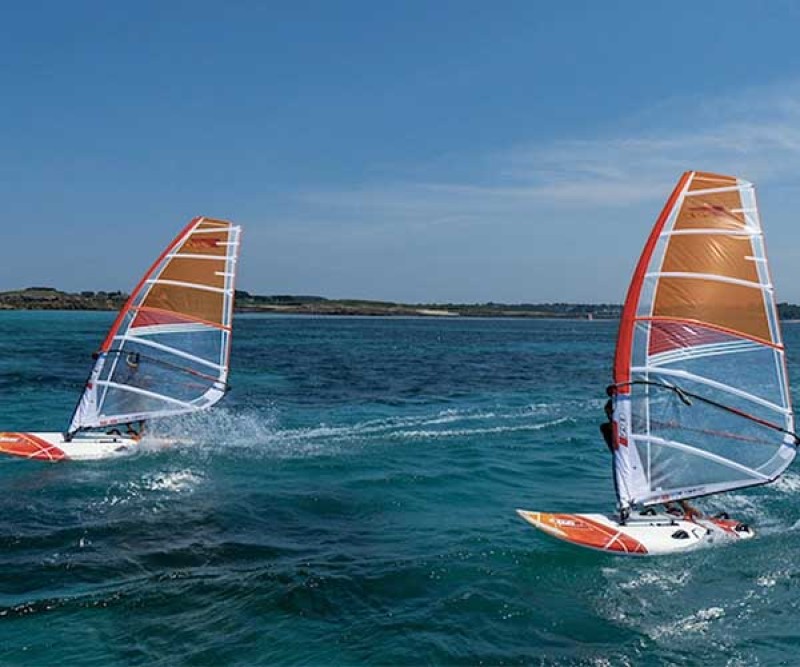 Tahe Techno 293 One Design beim Windsurfen